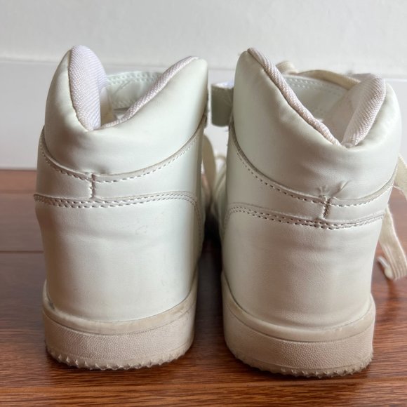 Lightly Worn Sneakers - Picture 4 of 5